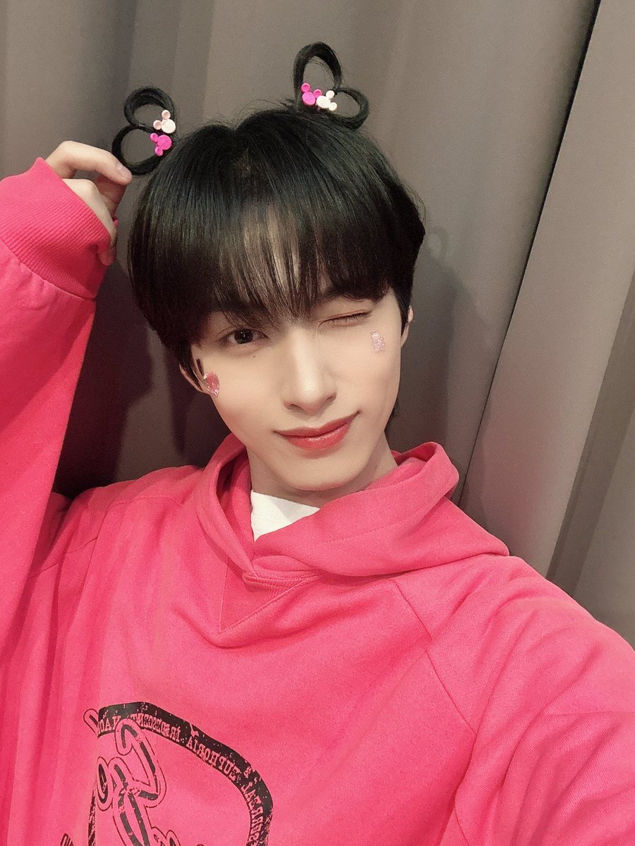 PYGA8E's tweet photo. CUTE.
🐥🐶🎀
💅🍎🍏

#LEEDO #이도 #김건학 #kimgeonhak #XION #시온 #손동주 #ONEUS #원어스 https://t.co/Ljiaq0vSyO