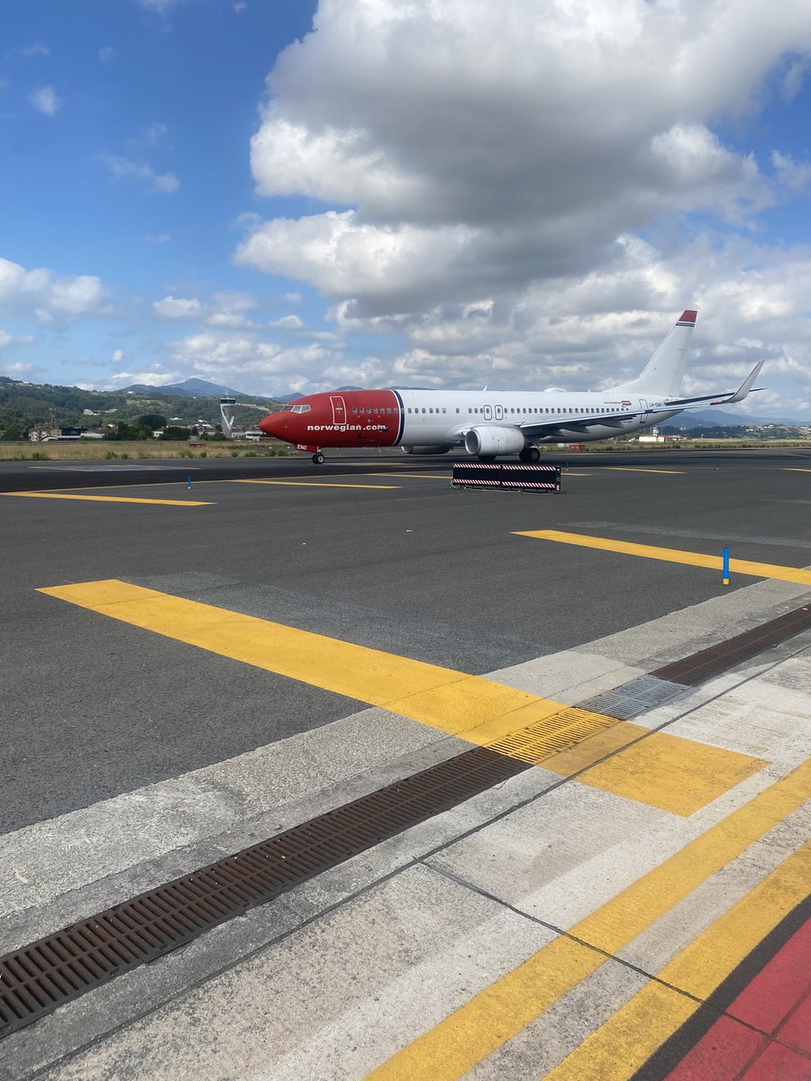 HARROW_h's tweet photo. @omgcatt_46 está interesante mañana en LOIU #Spotting. #SpottersBilbao , Mucho calor muy buena mañana en la Pista , alguno más https://t.co/d6vxOsAOde… https://t.co/gRawN1JXax