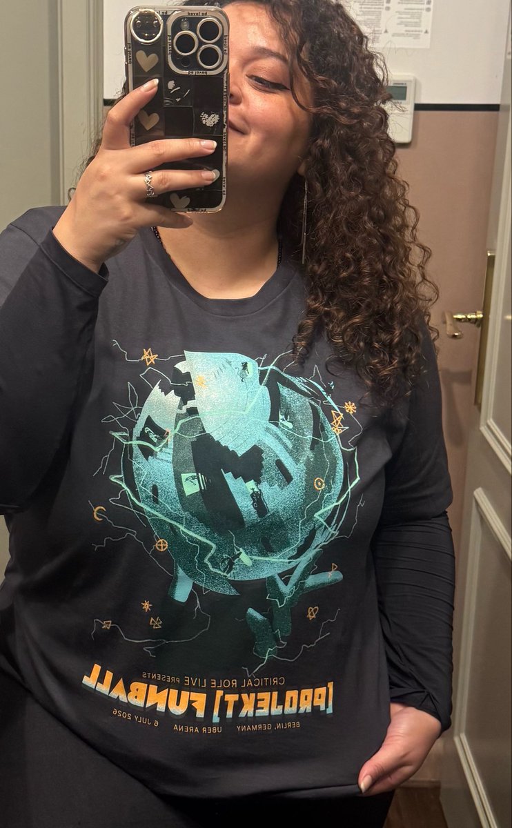 zhudannastenant's tweet photo. And of course I had to buy things
+++ 1st Dice roll!!
#CriticalRolelive #projektfunball https://t.co/RPh58JgtlQ