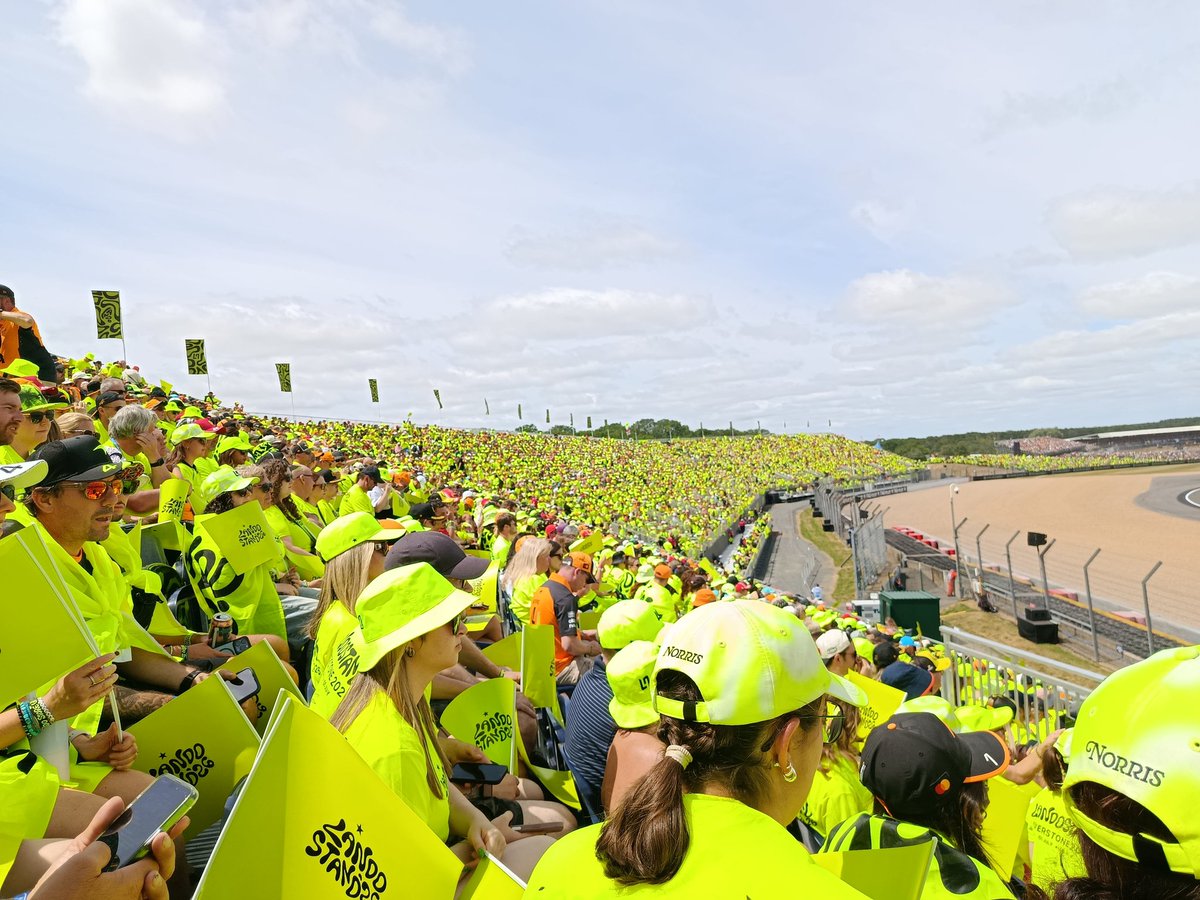 Sleep_Horizon1's tweet photo. thank you @LandoNorris for this incredible weekend🫶🏼 thank you for everything you do for us fans💚I loved to see all the fluro, especially on sunday. definitely coming back next year🫶🏼 https://t.co/EE9AjMbMJg