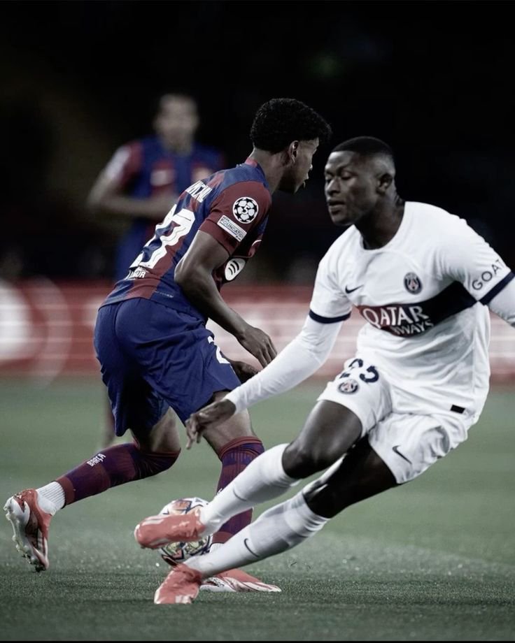 J2ared43's tweet photo. PTDRRR alors qu'à chaque fois que Nuno Mendes affronte Yamal, il finit à 4 pattes comme un bon toutou 🤣🤣🤣🤣🤣🤣🤣🤣🤣🤣🤣🤣🤣🤣🤣🤣🤣🤣🤣🤣🤣🤣🤣🤣🤣🤣 https://t.co/LKdWYCOzR4