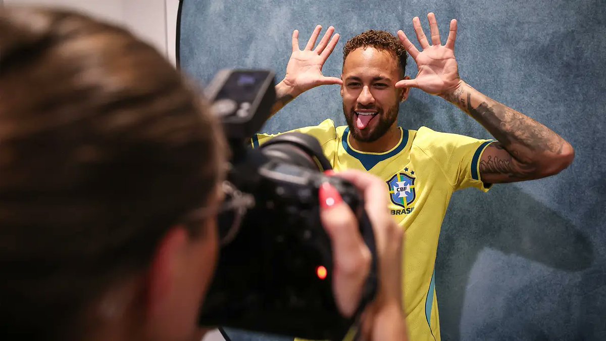 liberta___depre's tweet photo. Neymar já tinha oito campanhas prontas se vendendo como "herói do hexa"

Camisa 10 da seleção brasileira fechou oito contratos publicitários para postagens em seu perfil nas redes sociais, caso o Brasil saísse campeão da Copa do Mundo 2026. Todos os vídeos e fotos dessas campanhas foram gravados antes do embarque do atacante para a Copa.

Via: @veja 

📷Getty Images / 📷AFP