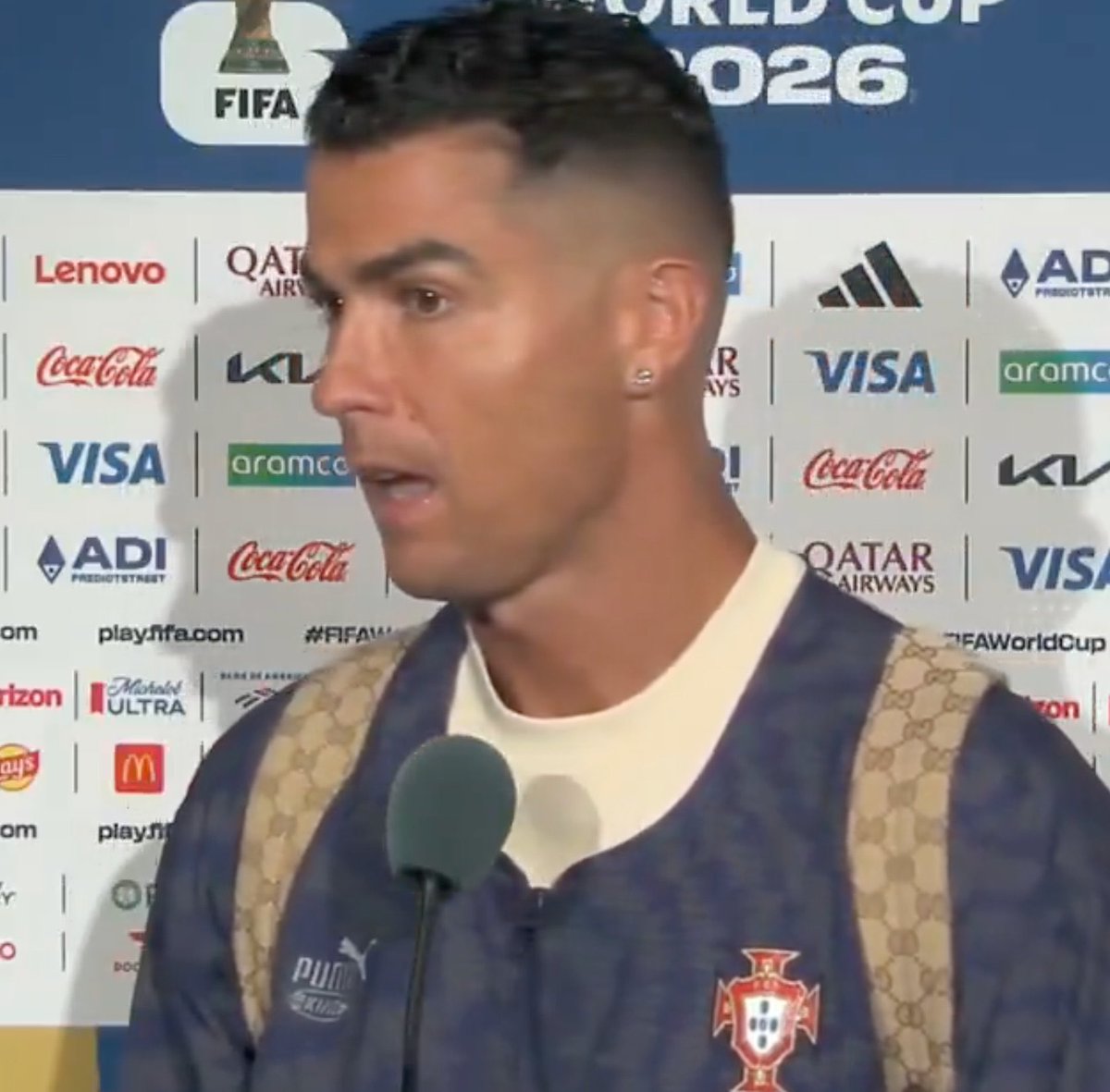 DiarioGols's tweet photo. 🎙️ Cristiano Ronaldo após eliminação:

"Eu conquistei TRÊS títulos com Portugal. Antes de Cristiano, Portugal não ganhou NADA."

"O maior título que eu conquistei com a Seleção foi a Euro 2016... Para mim, a EURO tem o MESMO VALOR que uma Copa do Mundo." https://t.co/K9SGgGLNVm