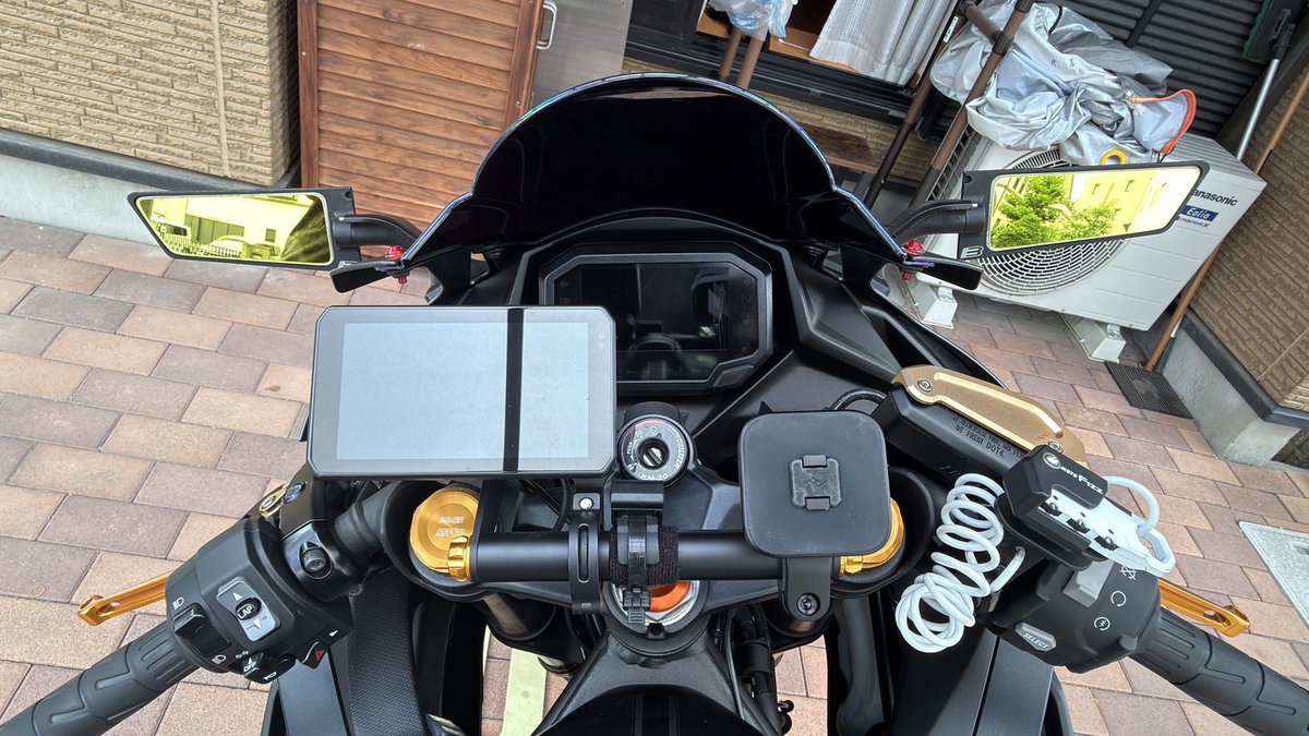 chrisno77's tweet photo. 車検完了〜！
自分のバイクの走行音っていつもヘルメット越しだからさ…検査場までバイク屋さんが乗っていく時の音聴いて大満足よ。トリックスターダウンマフラーの音はヘルメット越しよりも全然良かった☺️

#zx4r #zx25r #kawasaki #ninja #Trickstar https://t.co/RNF2uBba0W