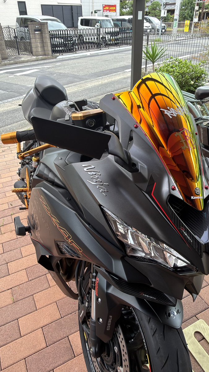 chrisno77's tweet photo. 車検完了〜！
自分のバイクの走行音っていつもヘルメット越しだからさ…検査場までバイク屋さんが乗っていく時の音聴いて大満足よ。トリックスターダウンマフラーの音はヘルメット越しよりも全然良かった☺️

#zx4r #zx25r #kawasaki #ninja #Trickstar https://t.co/RNF2uBba0W