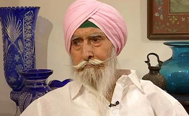 amansin88383501's tweet photo. KPS Gill was such a kind hearted man he used to take away women who were abused by their husbands and romance them, today the children of those women fondly call him supercop and savior of Punjab. https://t.co/Sk2JG9jC38