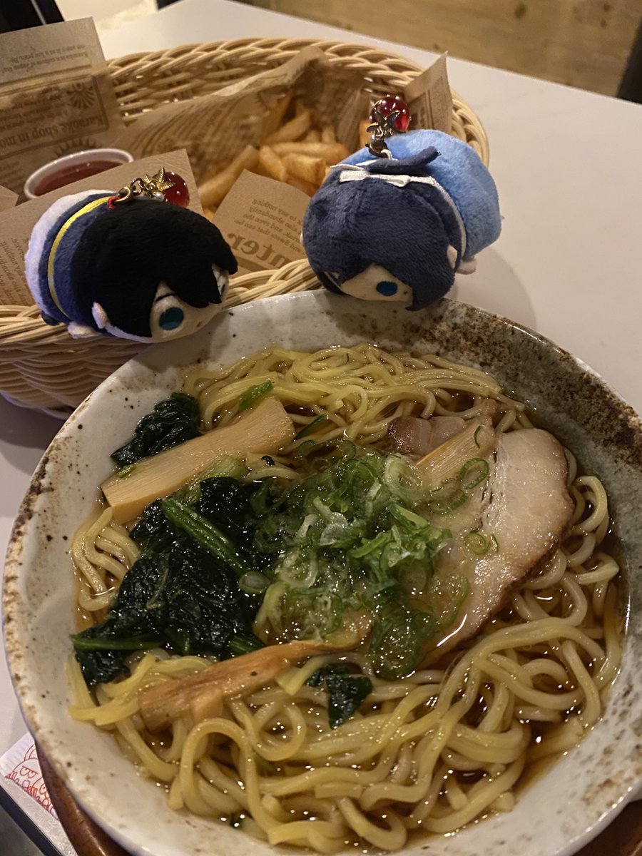 mozukutake's tweet photo. 思ったよりガッツリ狙ってる写真多かった笑
#人間の食べ物を狙うぬいの画像 https://t.co/Lrzy9IwKlL