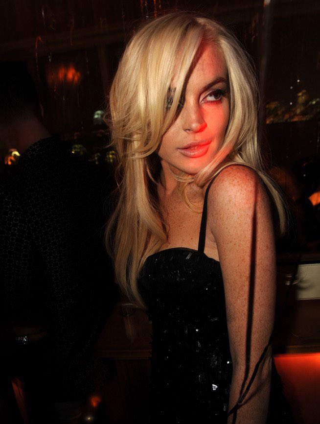 lohanisgod's tweet photo. lindsay lohan serving c*nt at the chateau  marmont, 2011

she was banned a year later from the hotel for an unpaid tab of $46,350. https://t.co/KMfFfSx253