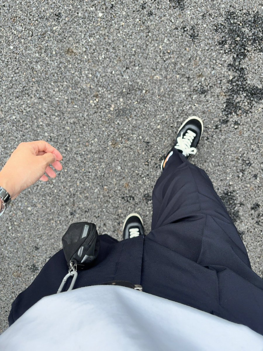 cap_on_cap's tweet photo. 車の鍵を腰にぶら下げたくて、イヤンホホ用ケースにしてた無印のナイロンポーチを持ってきた。可愛いのが見つかるまでコレにしよ。 https://t.co/xrQKJ3xfk8