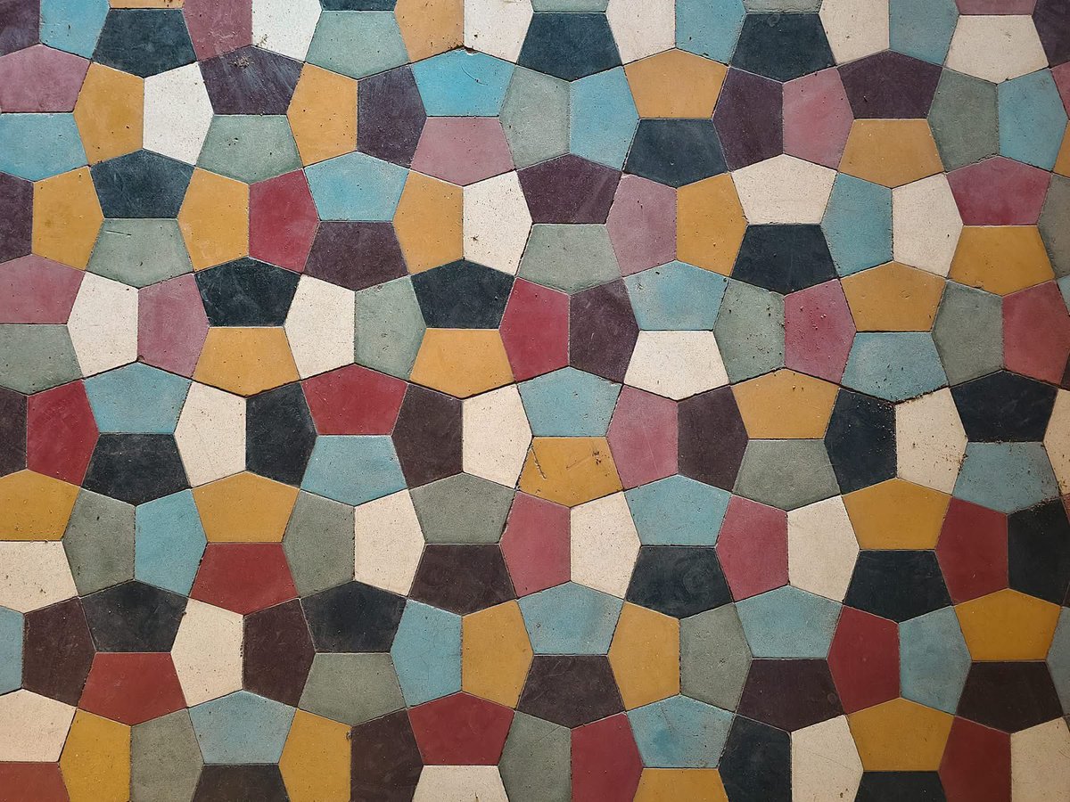 MennaM100wally's tweet photo. تقسيمة البلاط دي معروفة عالميا باسم بلاط القاهرة  Cairo Tiles.
الصورة من المعادي.
- مايكل حنا https://t.co/1HlcRQPseW