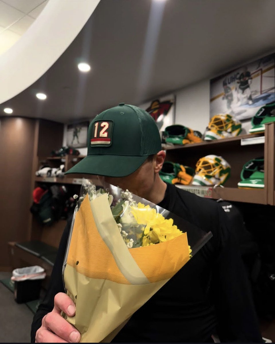 dailymaf's tweet photo. flower w/ flowers <3 https://t.co/cVWGmpb9Ym