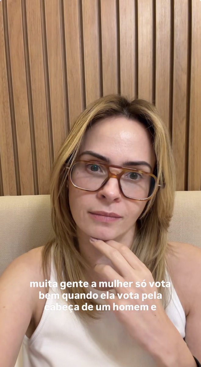 mbelcarey's tweet photo. a ana paula q se vire p levar essa parede ripada junto quando ela mudar de casa, é a parede mais importante do mundo ☝🏻 https://t.co/jLsCj5NuFY