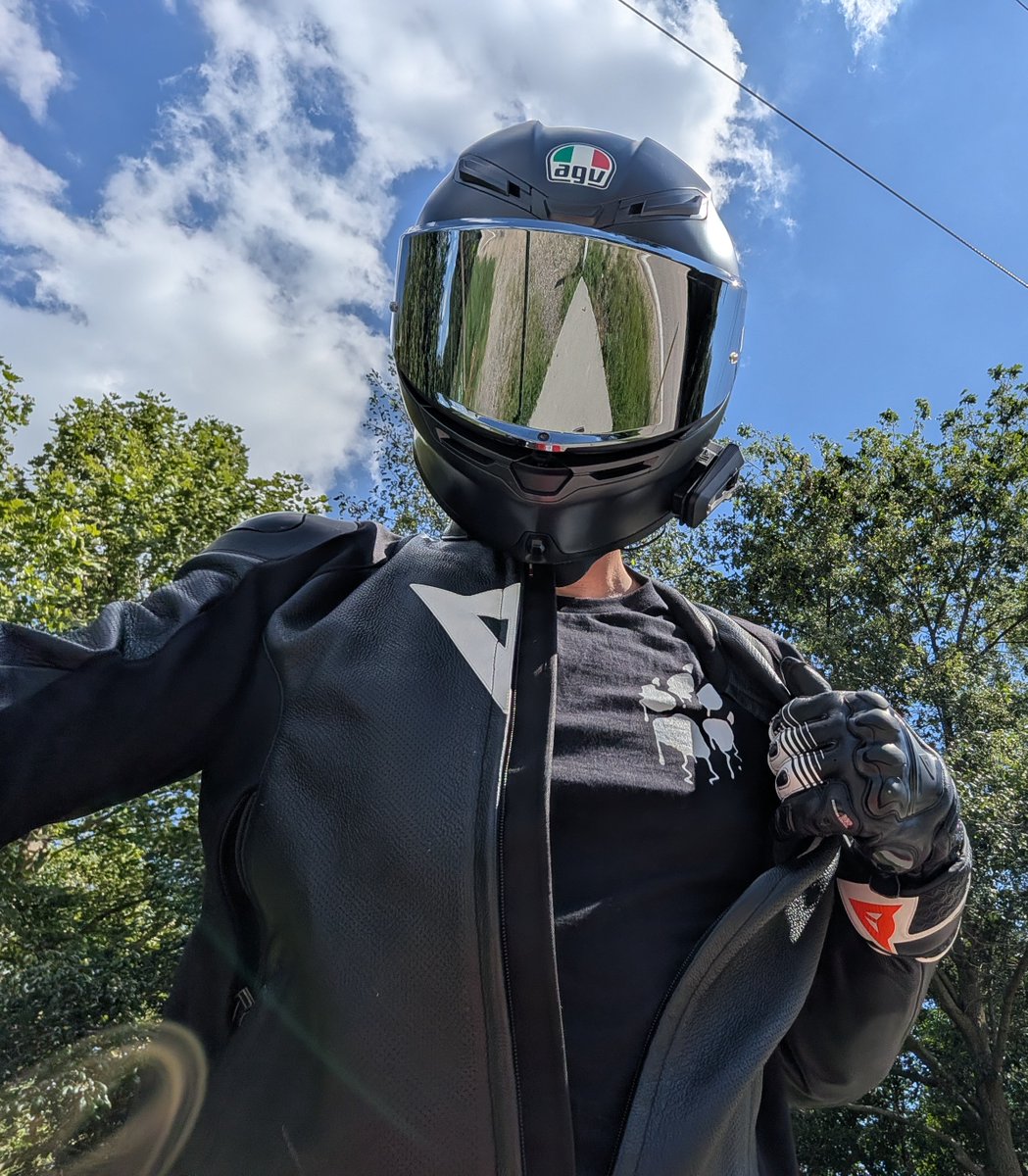 GrayDogHunting's tweet photo. Fellow pup sent me a new shirt from @WoofAndWagClub. Took it out on a hot and sweaty day for a first ride. 

Somehow made it home without sticky paws. https://t.co/MymX3OxJDy