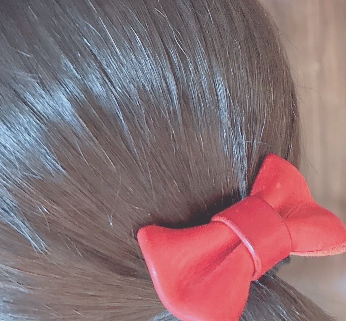 Ribon⭐様リクエスト 大阪遠征でいただいた革のリボン 早速、ゴムを通して ヘアゴムにしてみ
