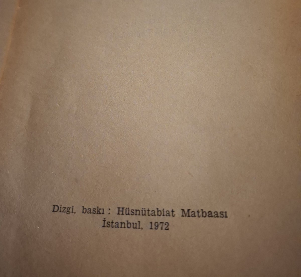 felvark's tweet photo. "Güneş ışınlarının vücudunun delip geçtiklerini gördüğüm andan beri ona âşığım."

[Henryk Sienkiewicz - Quo Vadis? 1972 basım] https://t.co/DvqdLSSWPf