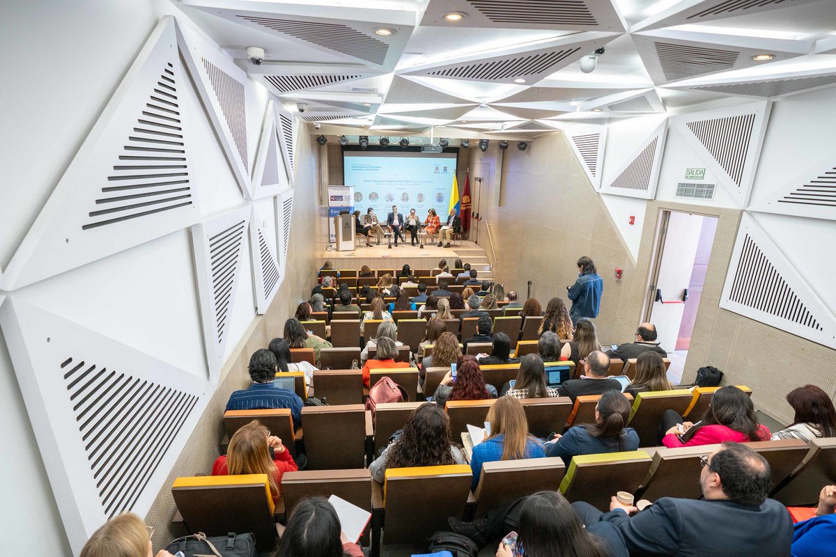 mafarahq's tweet photo. ¿Qué expectativas tienen las #NuevasGeneraciones frente al futuro de la #EducaciónSuperior y su #ProyectoDeVida? Nelson, nuestro estudiante de la Fac. Teología, comparte en el encuentro de @ascunoficial una reflexión muy valiosa al respecto (1:30:05): https://t.co/m1EZScNiec https://t.co/XnCvXMIW1y