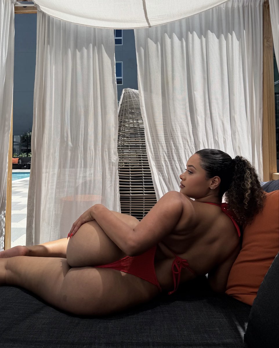 manifestingmary's tweet photo. Real curves https://t.co/alP9KRT1xO