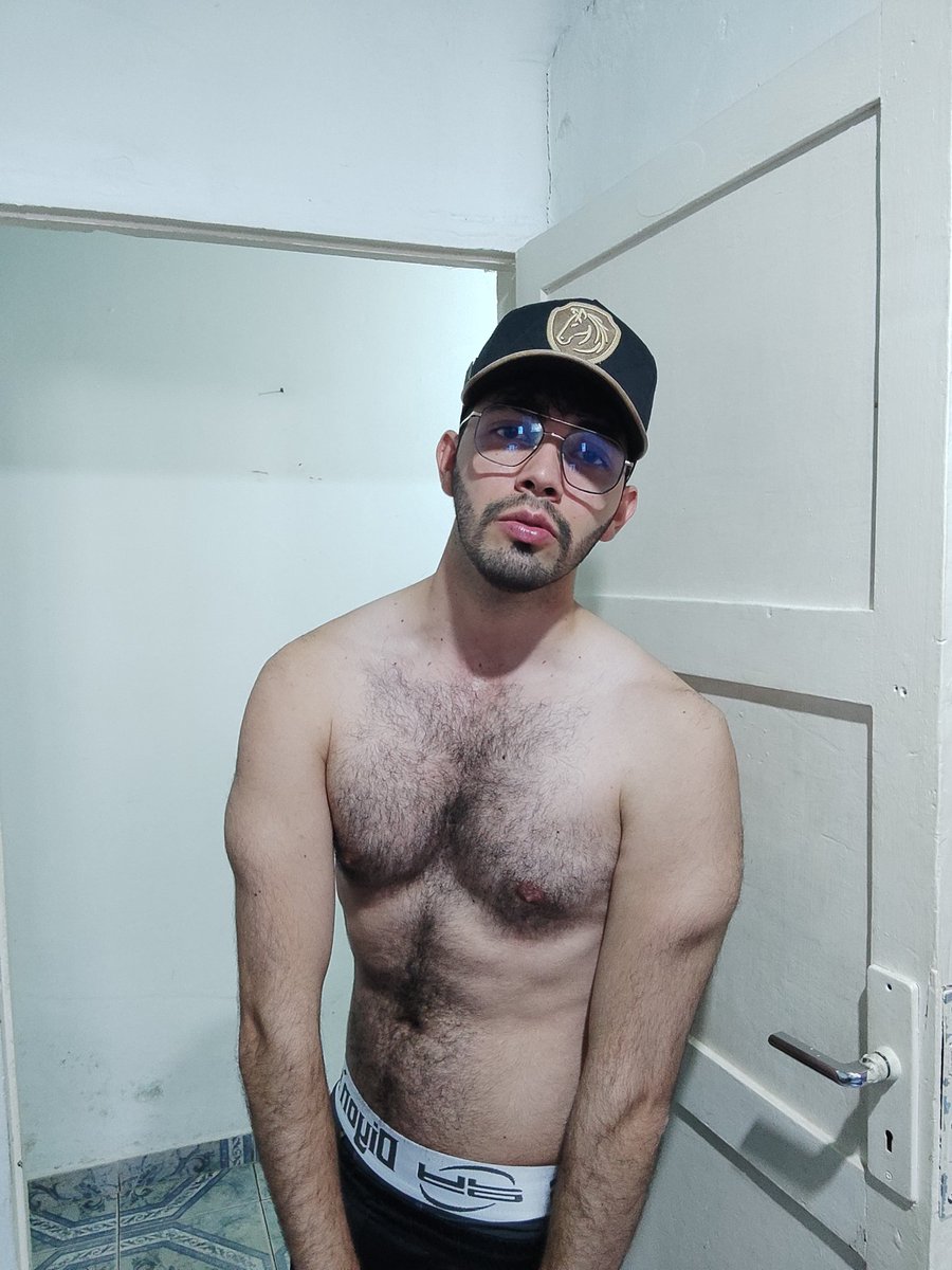 maikellshow1's tweet photo. Haciendo ejercicio en casa 🥵💦 https://t.co/OejPCXrIhr