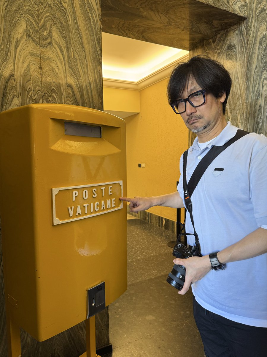 Kaizerkunkun's tweet photo. Hideo Kojima today. 
本日の小島監督。 https://t.co/EYsoIghB8U