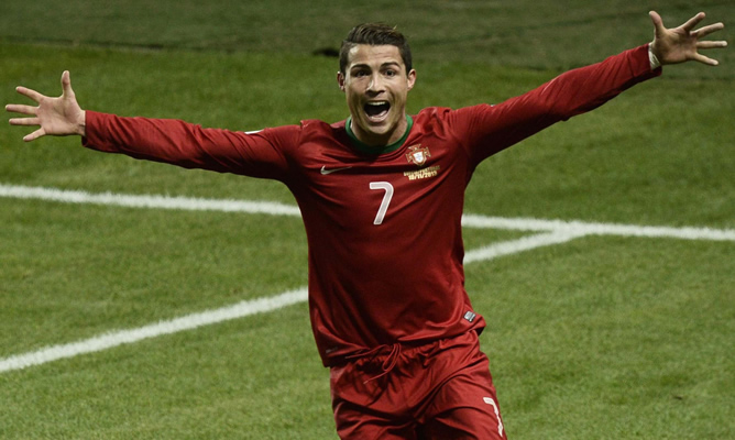 Pesque_'s tweet photo. Recuerdo en 2013 cuando se jugo el repechaje contra suecia, hiciste 3 goles para meter a tu seleccion al mundial, una seleccion que dificilmente clasificaba la convertirte en una que la gente cree que deberia quedar campeona del mundo y solo por una razon: Tú
Gracias Cristiano❤️ https://t.co/ioK0QrqsIb