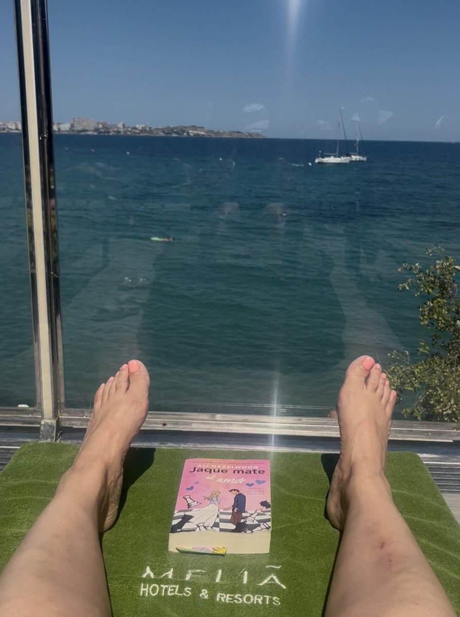 rosatorfer's tweet photo. Terminado. No está mal, pero no es el mejor de esta autora… https://t.co/ibL6345HOB