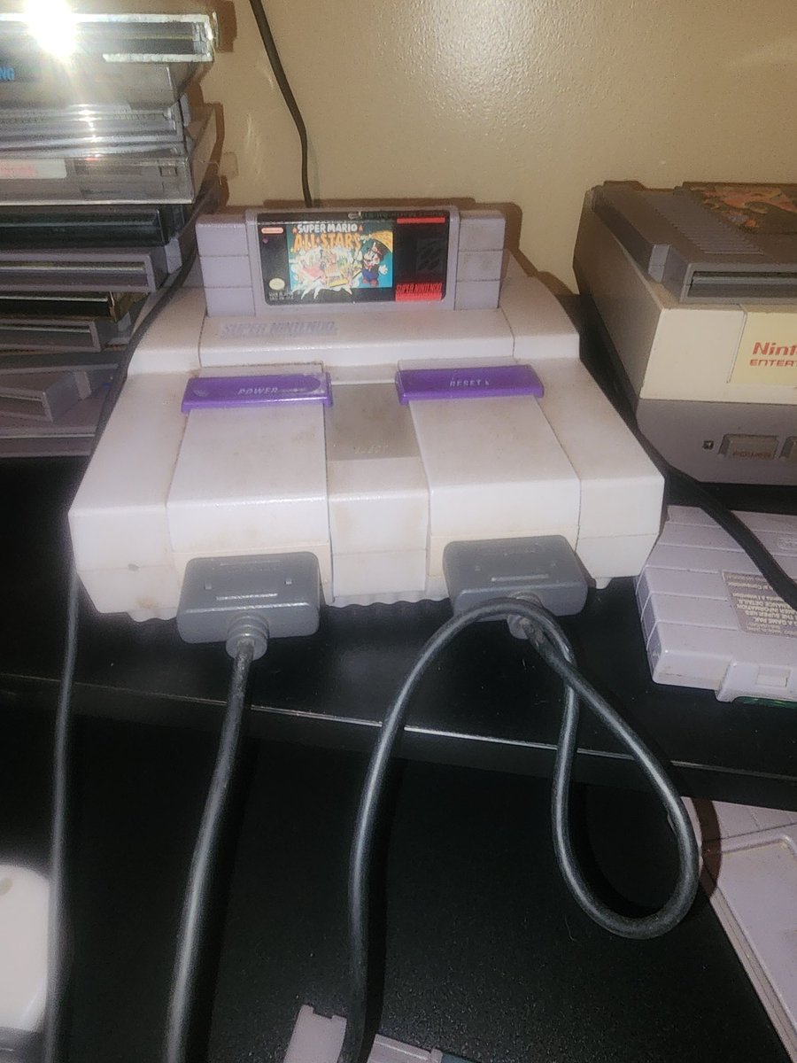 LiveLife2728's tweet photo. SNES/SEGA/GAMEGEAR tons of games all hookups everything works as it should any retro gamers interested$400. #retrogames https://t.co/tRRJiFhZFK