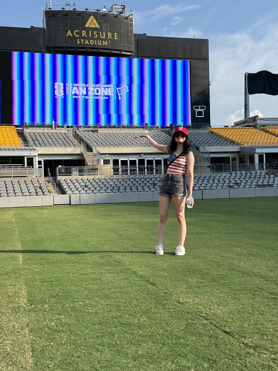Gemininwonder's tweet photo. Finally on the field again. Sadly it isnβt for Taylor but cheering for USA today instead. #LetsgoUSA #FifaWorldCupWatchParty #FifaWorldCup2026 https://t.co/7Td3y3Guxc