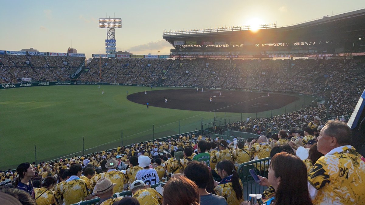 echizenya2333's tweet photo. ＼フォロー＆リポストで／
🐯🎁 #プレゼント 🎁🐯
#阪神タイガース　公式戦
ペア4組計8名様にプレゼント🎁

🐯 キャンペーン 応募方法
①@echizenya2333 をフォロー
②本投稿をリポスト
③観戦希望日をポスト！
当選率アップの秘密は越前屋タイガース愛❤️
引換当日に当店で3,000円以上お買上げ😻 https://t.co/TnFZf0fyyZ