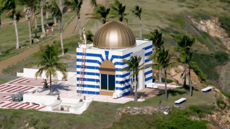 JacobAbravx's tweet photo. @teoriadacons Jeffrey Epstein era Satânico e líder supremo de alguma Seita das Elites. Isso não é conspiração! A própria Ilha do Epstein tem um Monumento Pagão. https://t.co/5Zwm3rBR1O