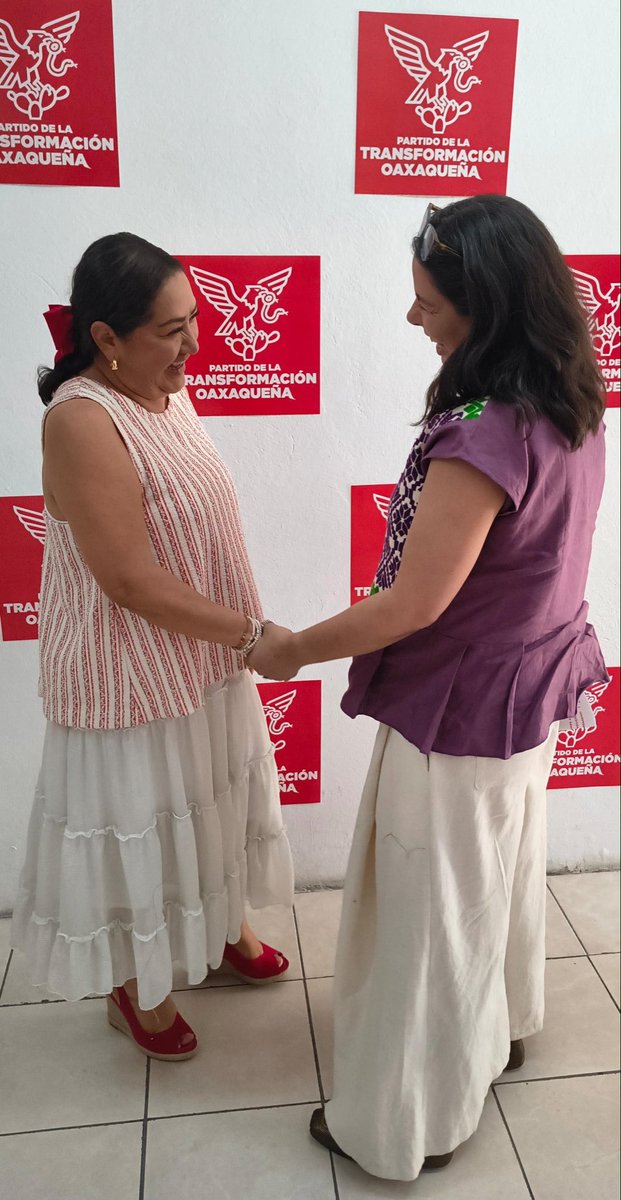 PETEOOAX's tweet photo. 🔴⚪ ¡La Ola Grana Cochinilla sigue fortaleciendo los lazos con quienes trabajan por el bienestar de Oaxaca! ❤️🤍

El día de hoy, nuestra Presidenta del Partido de la Transformación Oaxaqueña, Salomé Martínez, sostuvo una reunión con la Presidenta del DIF Municipal de Tlaxiaco, Ix-chel Ornelas Hernández.

Este encuentro reafirma nuestro compromiso de construir puentes de diálogo y colaboración con quienes, desde sus espacios, impulsan acciones en favor de las familias oaxaqueñas. En el Partido de la Transformación Oaxaqueña seguimos trabajando con cercanía, unidad y compromiso para transformar nuestro estado.

#SomosLaFuerzaDeLaTransformación
#LaFuerzaDelCambioVerdadero

@SalomeMtzS