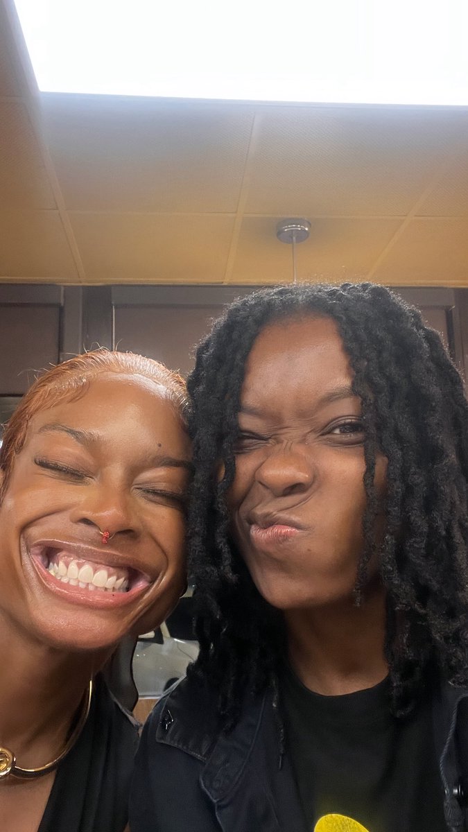 Janqaps's tweet photo. this my best friend. she makes me feel sad for mfs who don’t got a best friend 😭🫂👯‍♀️ https://t.co/Ezi6S2iGj2
