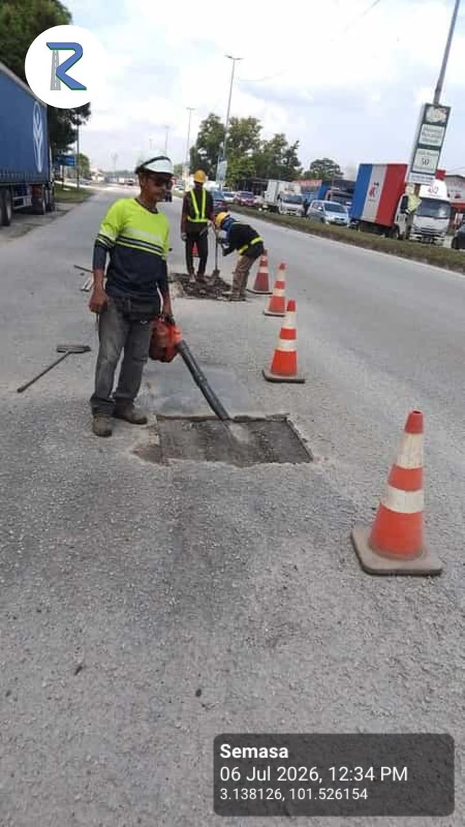 JkrPetaling's tweet photo. 🚧 07/07/26:-Kerja-kerja tampalan kekal (R01) telah dilaksanakan oleh pihak konsesi Roadcare di Jalan S.Alam - Sg. Buloh FT287.⁣

#DeliveryIsOurPriority
#IAMJKR
#JKRsynergy
#KITAJKRSELANGOR
#KITACEKAP https://t.co/YJlhYkNox8
