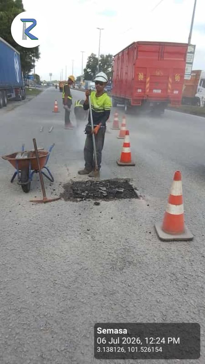 JkrPetaling's tweet photo. 🚧 07/07/26:-Kerja-kerja tampalan kekal (R01) telah dilaksanakan oleh pihak konsesi Roadcare di Jalan S.Alam - Sg. Buloh FT287.⁣

#DeliveryIsOurPriority
#IAMJKR
#JKRsynergy
#KITAJKRSELANGOR
#KITACEKAP https://t.co/YJlhYkNox8