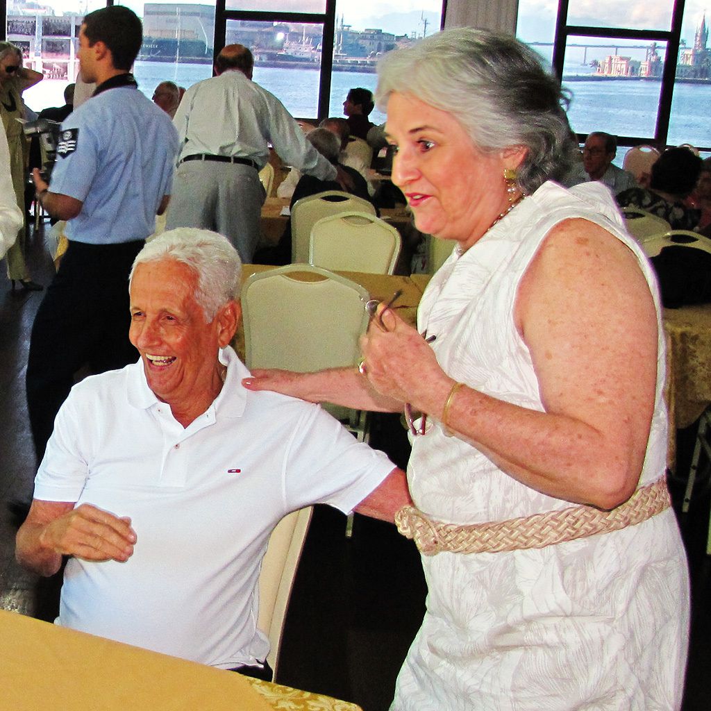 sentandoapua's tweet photo. Veterano Meira e Regina, filha do Veterano Danilo, durante o almoço da Família Jambock, CAER, 21 ABR 2011
#SentandoaPua #1GAvCA #Jambock #FAB #AviacaoDeCaca #Veteranos #SegundaGuerra #HistoriaMilitar #SentaAPua #CAER https://t.co/mQ0nOZHAmx