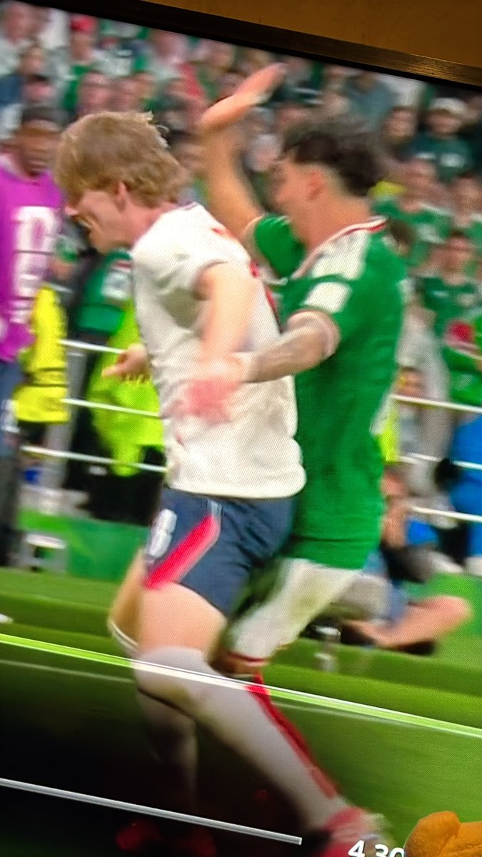 notyourunclesoz's tweet photo. @loner_meee @EguigurenJose Obviously you need glasses 

Must’ve missed the several times Mexico could not keep their gay hands off the England players and got no fouls for any of it throughout 

Practically bumming our lot half the time 

They’re a shit team who took a well deserved L https://t.co/jfSuHYPNWz