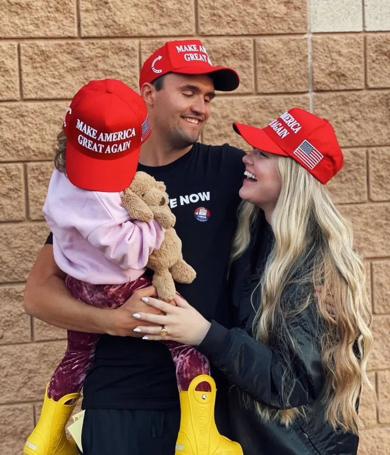 ffeeresca's tweet photo. Please honor Charlie Kirk and his family by dropping an American flag below🇺🇸❤!!.
Direct contact, click on the link on my bio https://t.co/8Chhax9fT5