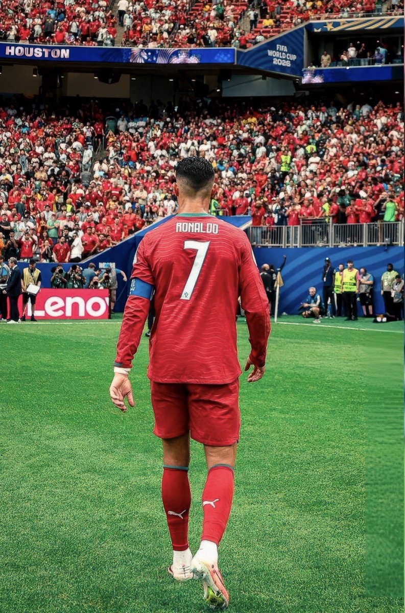 Gonza1891_'s tweet photo. Cristiano Ronaldo, no se si mejor o peor, no se si gano mas o menos que otros, pero de lo que no tengo ninguna duda, es que es el mas grande, no va a existir futbolista en la historia que genere lo que genera este animal, unico e inigualable, mi idolo para toda la vida, ejemplo para la mayoria, criticado por una minoria sin fundamento, ojala llegar a esos ansiados 1000 goles y luego descansar y disfrutar de la vida, como nos has hecho disfrutar a nosotros durante mas de 20 años, eternamente gracias por tanto futbol.