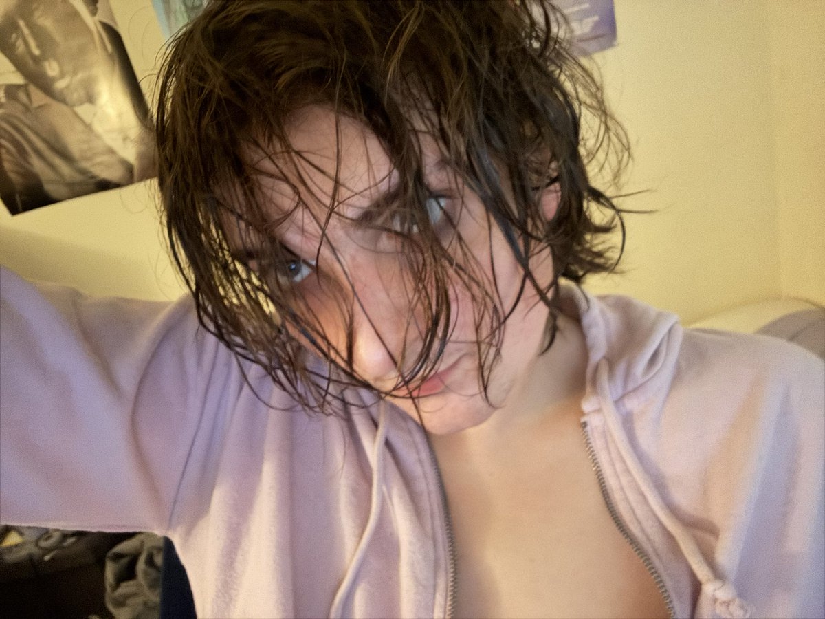 Molly_Mox's tweet photo. Soggiest girl alive https://t.co/cLUdfTxdqd