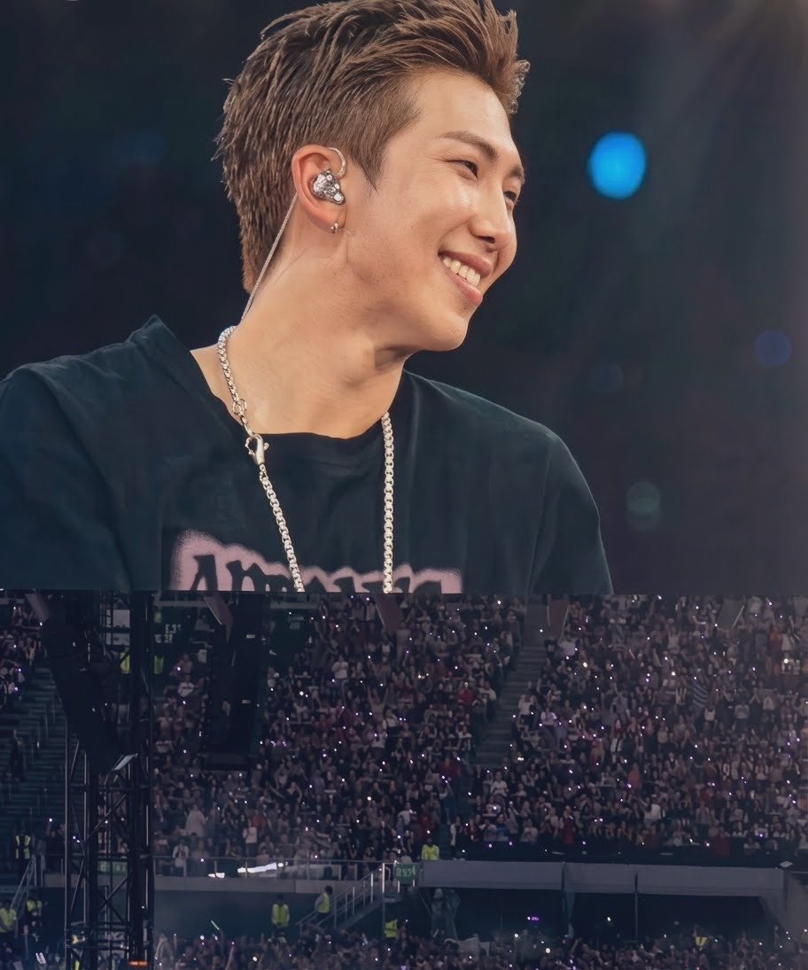 DixieJoon7's tweet photo. I’m addicted to taking pictures of namjoon when he comes on screen. Most beautiful man ever 
# RM https://t.co/yYIb5AwiVP