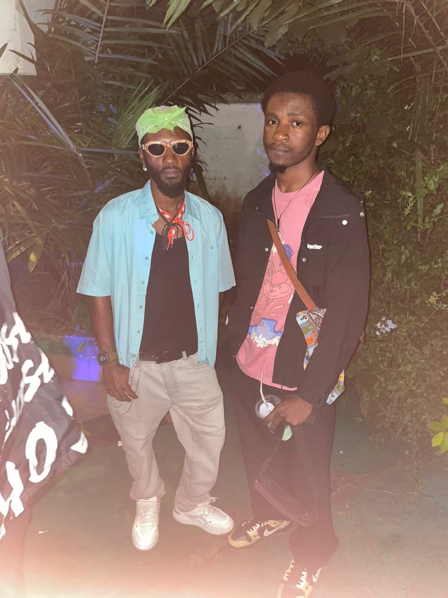 BigbenHoncho's tweet photo. 🕶️ Confidence isn’t walking into a room thinking you’re better, it’s knowing you don’t have to compare. 💪✨.
_
Complicated Setting .
Night Life alongside Igrèck.
.✓
#nightvibes #bandana #rolexwatch #offwhite #bigcats https://t.co/xXCh42Jum8