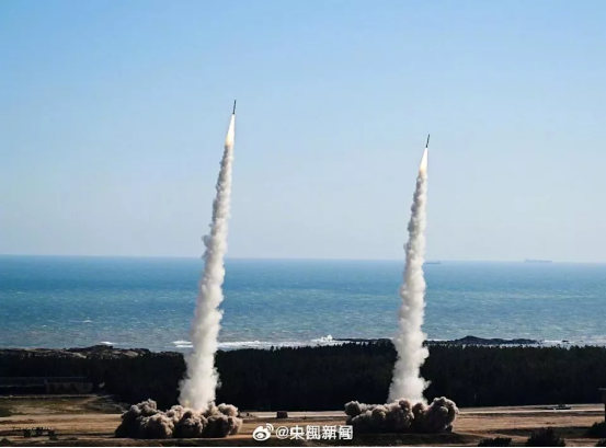 gtranslatornfsc's tweet photo. 中共在太平洋试射洲际导弹 澳新等国批评破坏和平稳定

7月7日（秘密翻译组）——中共近日在太平洋海域试射一枚可携带核弹头的洲际弹道导弹，引发澳大利亚、新西兰、日本等国强烈关注。尽管北京声称此次发射属于年度例行训练，并已事先通知有关国家，但多国认为，此举加剧地区紧张局势，与太平洋国家维护和平稳定的目标背道而驰。

中共海军表示，此次试射的“战略导弹”由潜艇发射，携带模拟弹头，最终落入预定海域。其发言人王学猛（Wang Xuemeng ）称，试射符合国际法和国际惯例，不针对任何国家或特定目标。

澳大利亚外交部长黄英贤（Penny Wong）表示，澳方事先接获通知，但中共的做法缺乏太平洋邻国所期待的透明度与信任。她警告，任何破坏稳定的行为都可能导致误判，危及地区和平，并强调太平洋岛国论坛一直倡导将太平洋建设为“和平之洋”，此次导弹试射与这一目标相违背。

代理总理兼国防部长马尔斯（Richard Marles）也表示，远程导弹试射令人高度担忧，澳大利亚将继续致力于维护太平洋地区的和平、安全与稳定。

此次试射发生前数小时，澳大利亚与斐济刚宣布签署新的军事合作协议，双方建立最高等级防务伙伴关系，并纳入共同防御承诺。不过，马尔斯认为，中共此次导弹试射并非针对澳斐协议作出的回应。斐济总理兰布卡（Sitiveni Rabuka）也表示，相信该协议不会损害斐中关系，中共没有理由对此作出激烈反应。

新西兰外交部长彼得斯（Winston Peters）则表示深切关切，认为这是中共近年来第二次在南太平洋进行类似试射，正逐渐形成一种令人担忧的模式。他强调，新西兰及其他太平洋国家无意让南太平洋成为中共测试导弹能力的场所，更不能让此类行动成为“新常态”。

此外，北约秘书长吕特（Mark Rutte）表示，此次导弹试射再次提醒国际社会不能对中共掉以轻心。日本内阁官房长官木原稔（Minoru Kihara）也表示，日本政府对导弹发射深感忧虑，将持续保持高度警戒并密切监控相关动向。

澳大利亚反对党外交事务发言人奥布莱恩（Ted O'Brien）批评，中共选择在澳大利亚与太平洋伙伴共同倡导“和平之洋”之际发射导弹，充分反映其与澳大利亚对待太平洋地区截然不同的战略取向。