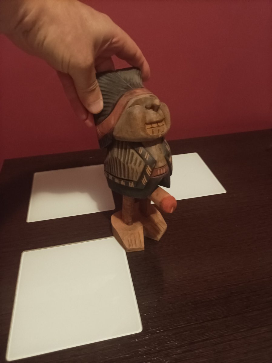 DianMayme's tweet photo. @LaRevuelta_TVE 🤣😂 El indio pícaro, compré uno en Santiago de Chile. https://t.co/RSEIPyYlZY