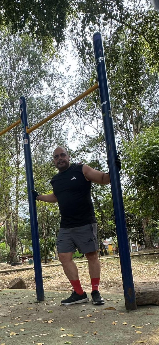 Carlosadolfog's tweet photo. "Per aspera ad astra" es una célebre frase en latín que se traduce como "A través de las dificultades, hacia las estrellas". Simboliza la idea de que el éxito, las metas elevadas o los grandes logros exigen superar obstáculos, esfuerzos y sacrificios. https://t.co/HK4QEDpHMu
