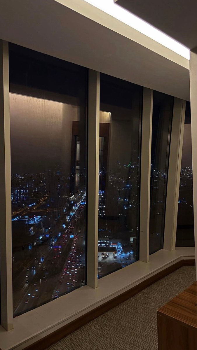 SbmoAl's tweet photo. ثم اني معَاكِ أحِب الأيام والدنِيا وأحبك♥️ https://t.co/fX1xofthm1