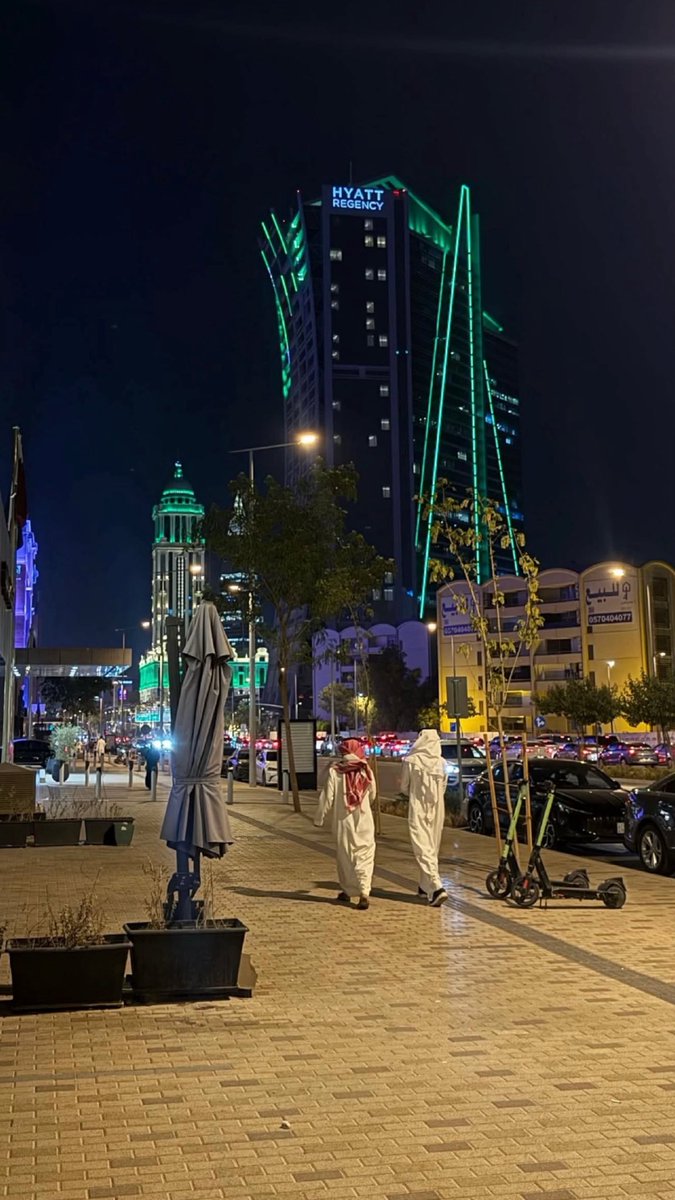 SbmoAl's tweet photo. ثم اني معَاكِ أحِب الأيام والدنِيا وأحبك♥️ https://t.co/fX1xofthm1