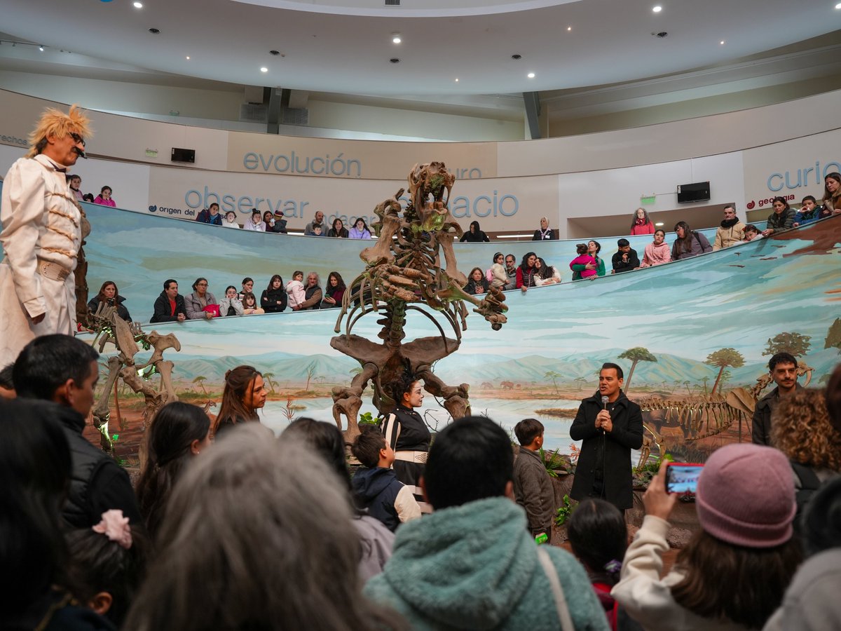marcerodio's tweet photo. 🦖✨ ¡Estas vacaciones de invierno te esperamos en el Museo Provincial de Ciencias Naturales! 

Inauguramos un nuevo espacio inmersivo con un impactante mural del artista Vato (Franco Cervato), una propuesta que combina arte contemporáneo y tecnología para transformar la visita al museo en una experiencia interactiva y sensorial, ideal para disfrutar en familia.

Además, durante el receso invernal vas a encontrar una programación especial con talleres, cine, experiencias y propuestas para descubrir, crear y divertirse.

🎟️ Todas las actividades son gratuitas y están pensadas para públicos de todas las edades.

¡Viví unas vacaciones llenas de ciencia, cultura y diversión! 🦕

#CórdobaEsCultura #HacerParaCrecer