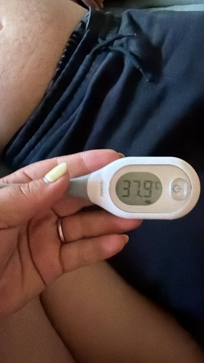 crisstina_mc's tweet photo. Cambio de hospital? Pido segunda opinión? Estoy preocupada y si le llevo otra vez van a pensar que soy una puta madre loca y que no tengo nada mejor que hacer https://t.co/eTeZtsI1lv