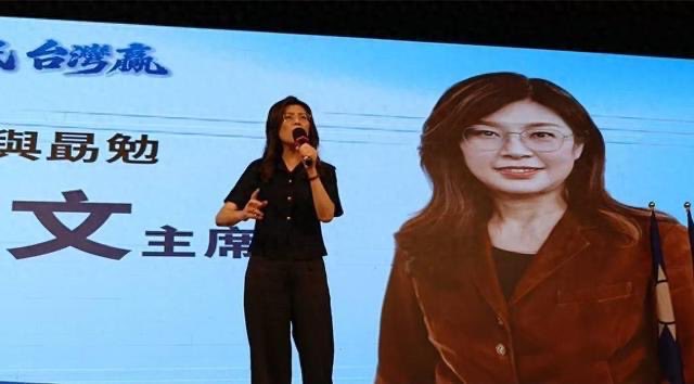 wang3623's tweet photo. 配合🇨🇳中共習近平統戰工作的舔共和統派教主鄭麗文國民黨主席跑這跑那就公開高喊我是中國人堅持和平？卻遭到藍綠反共親美派圍剿圍攻而親習統戰和統生命死路臨頭使中共習主席疼心疾首但台灣人叫好祝杯！心中鬧鬼的她早已處在輿論的風口浪尖又是台灣人的眼中釘要踢出政壇！中共稱她是愛國者？在台是賣國者 https://t.co/oEeXsWrFHo