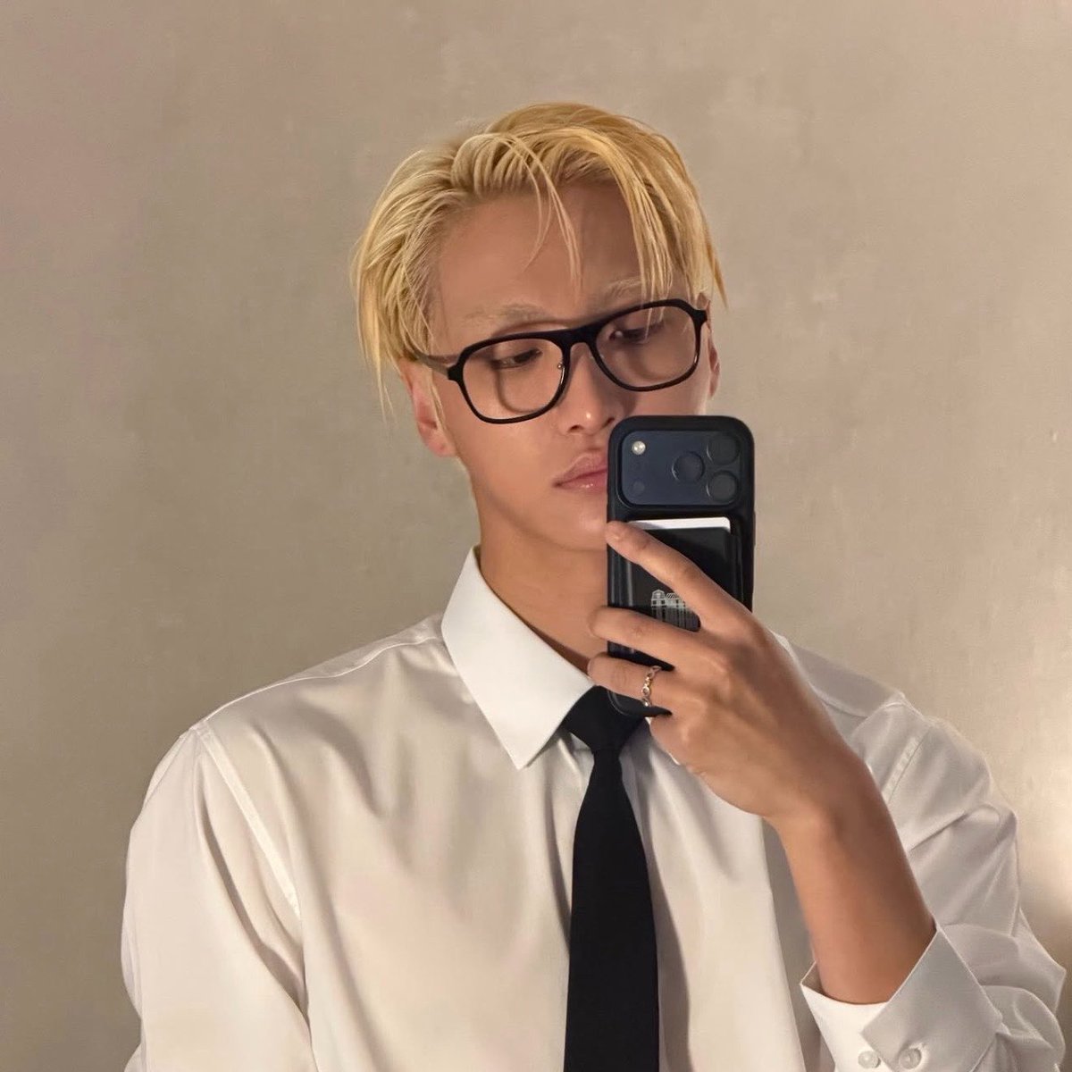 kryptokaspar's tweet photo. I’m back again with professor sh and college delinquent hj mctz au

sh is a college professor, needing a night out from all the stress and build up. he goes to the bar/club and runs into hj someone who catches his eye immediately. they hit it off and go back to either one of+ https://t.co/N1fYtFPXt4