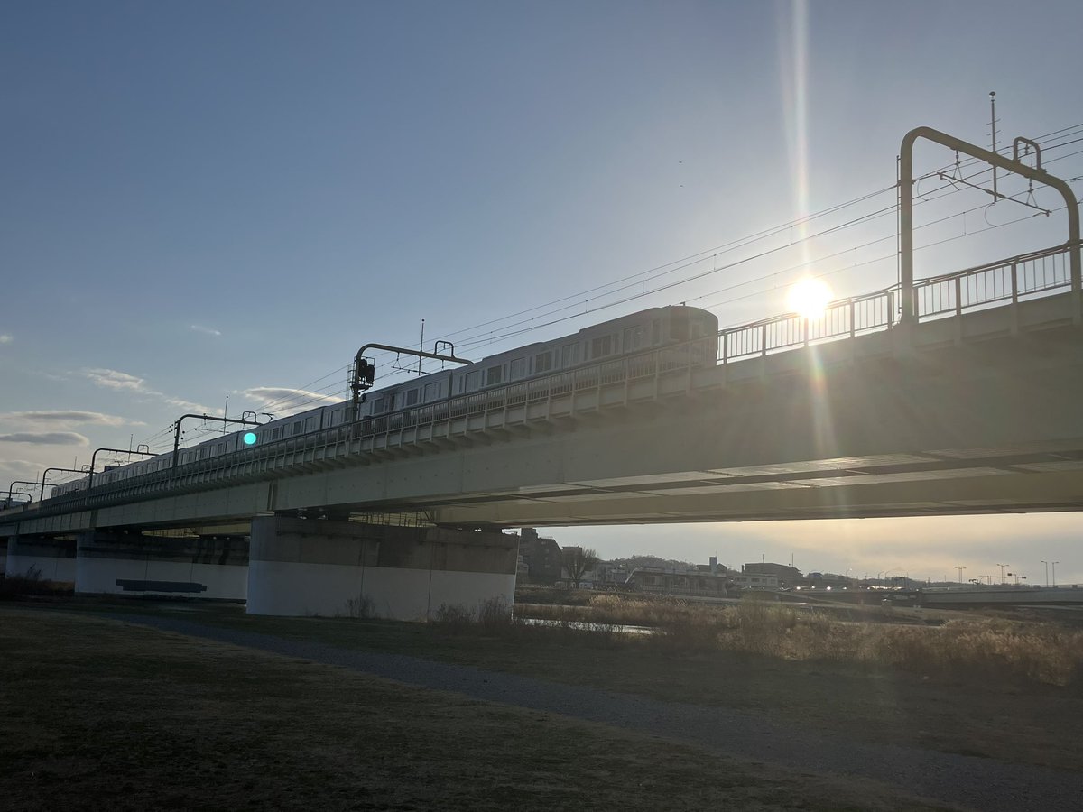 mocomoconousagi's tweet photo. 今日は #七夕 ですね
願い事を考えながら夜空を見上げると、大切な人のことを思い浮かべる方も多いのではないでしょうか
『思う 誰かを 今日も』
この言葉のように誰かを思う気持ちを大切にしていきたいと思います
皆さまにとって笑顔あふれる素敵な七夕となりますように
#小田急 https://t.co/ElfMs85rZU